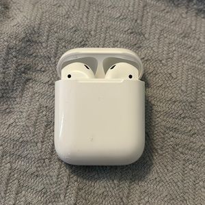 Airpods first generation 🤍